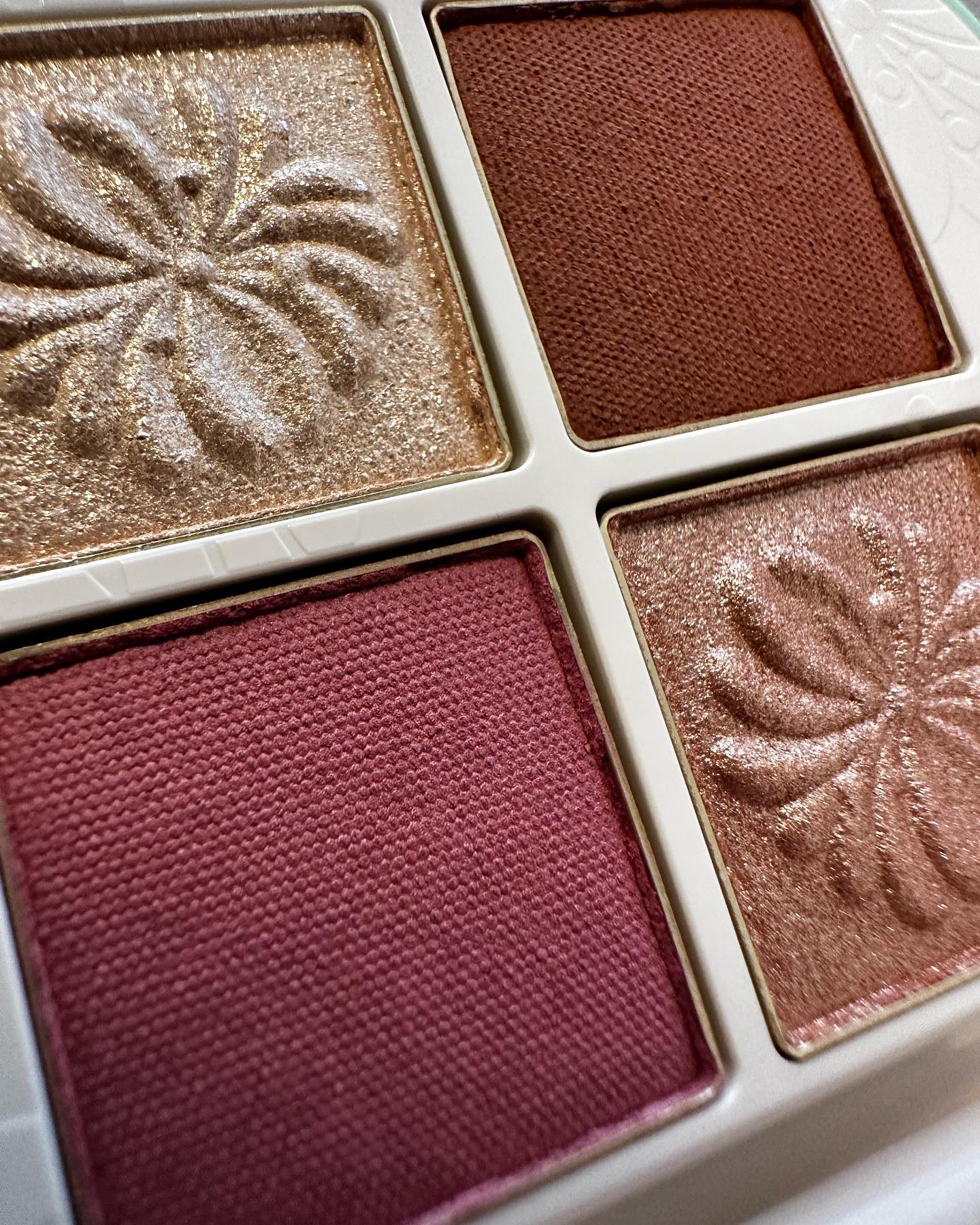 ポール ＆ ジョー アイデザイン パレット/PAUL & JOE BEAUTE/アイシャドウパレットを使ったクチコミ（3枚目）