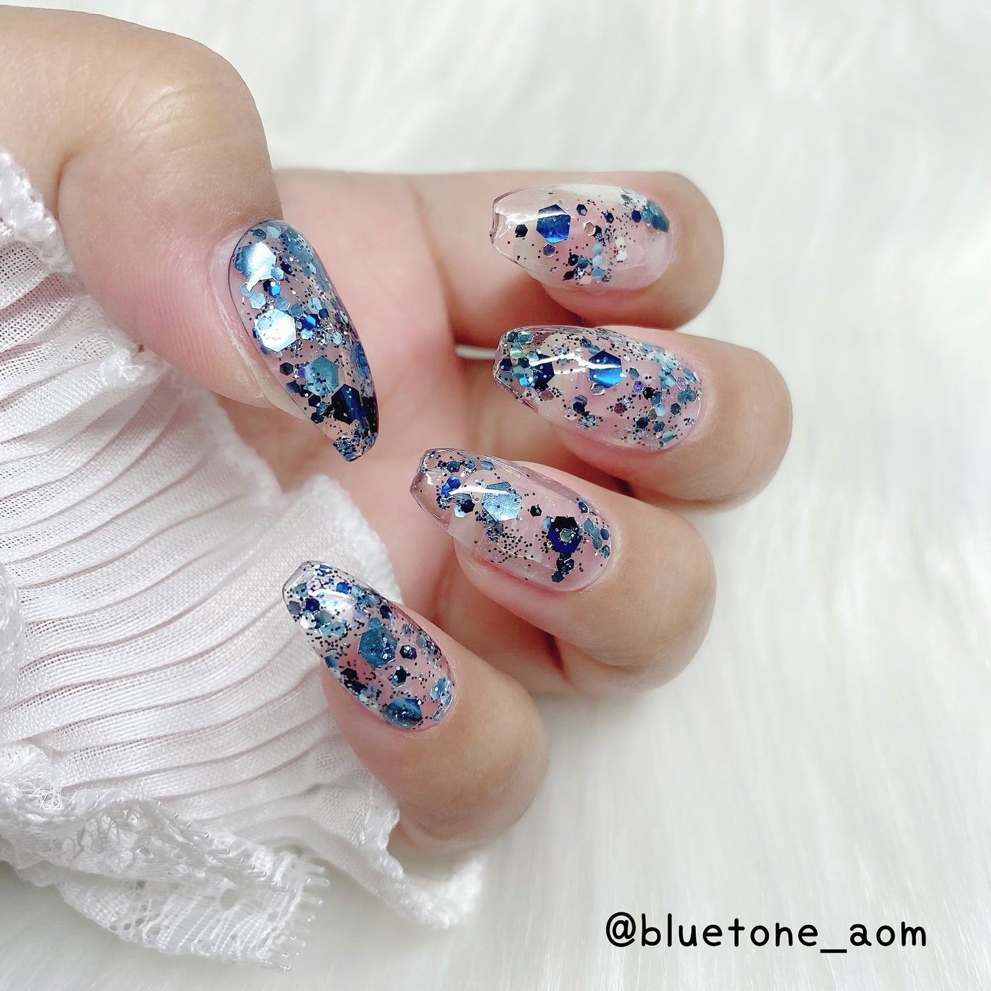 ⋆͛🦖⋆͛aomi on LIPS 「オリジナルでホログラムをミックスしてみました!ホログラムネイル..」(5枚目)