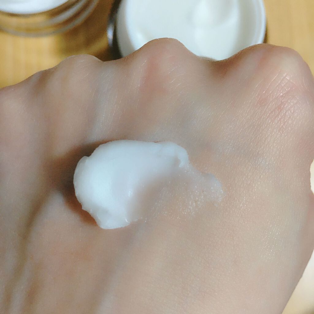 ナノエッグ メディコル スキンリピッド 15/33 Iのクチコミ「手に取ったときはふんわり軽い感じのクリーム。
肌になじませると、じゅわっとなじんで、しっとりリ.....」（3枚目）