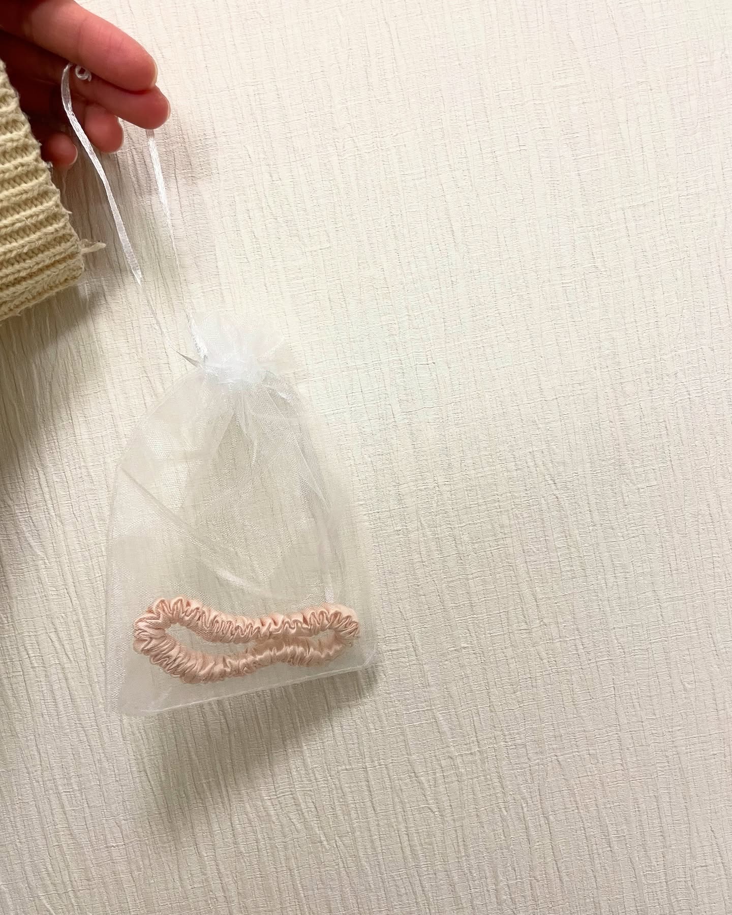 100%シルクのヘアゴム/LinoUlu/ヘアアクセサリーを使ったクチコミ（2枚目）