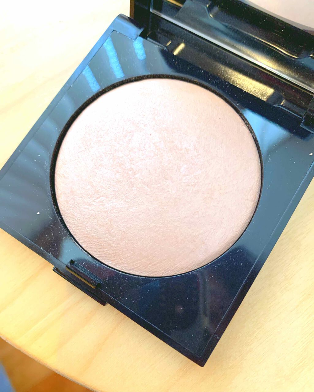 マットラディアンス ベイクドパウダー ハイライト01/ローラ メルシエ/パウダーハイライトを使ったクチコミ(2枚目)