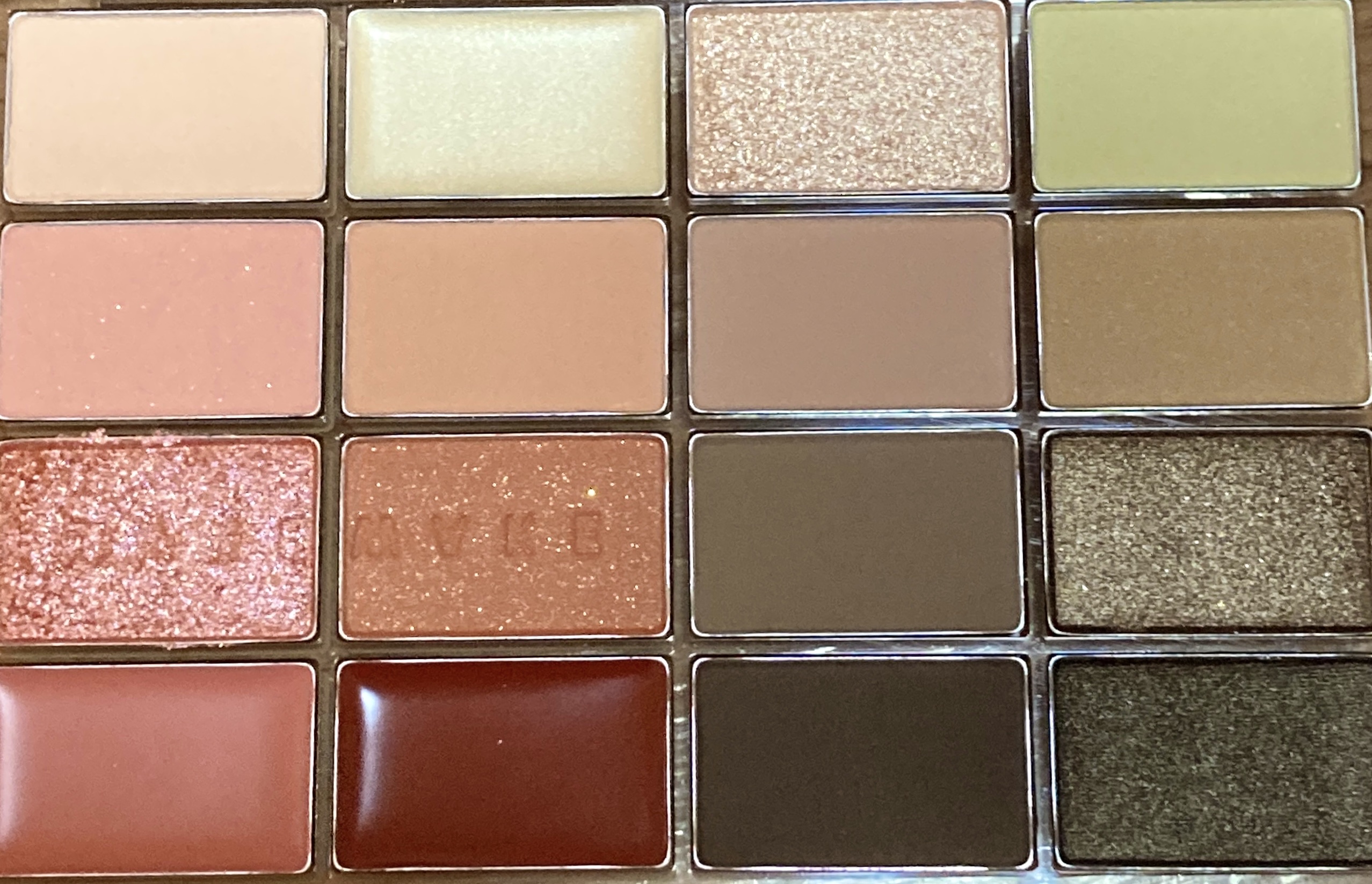 ソフトブラーリングアイパレット/wakemake/アイシャドウパレットを使ったクチコミ（2枚目）