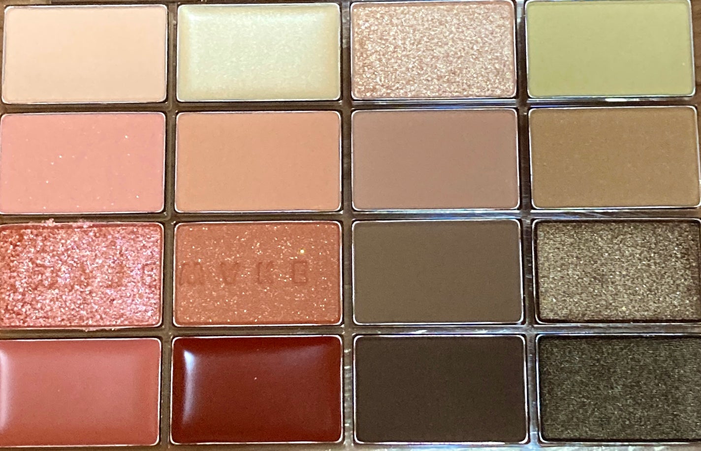 ソフトブラーリングアイパレット/wakemake/アイシャドウパレットを使ったクチコミ(2枚目)