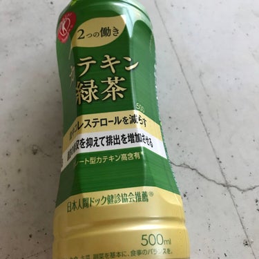 伊藤園 2つの働き カテキン緑茶のクチコミ「伊右衛門プラスより安かったので、数本買ってみました。
苦味強いです。
飲んで少し経つと甘みを感.....」（1枚目）