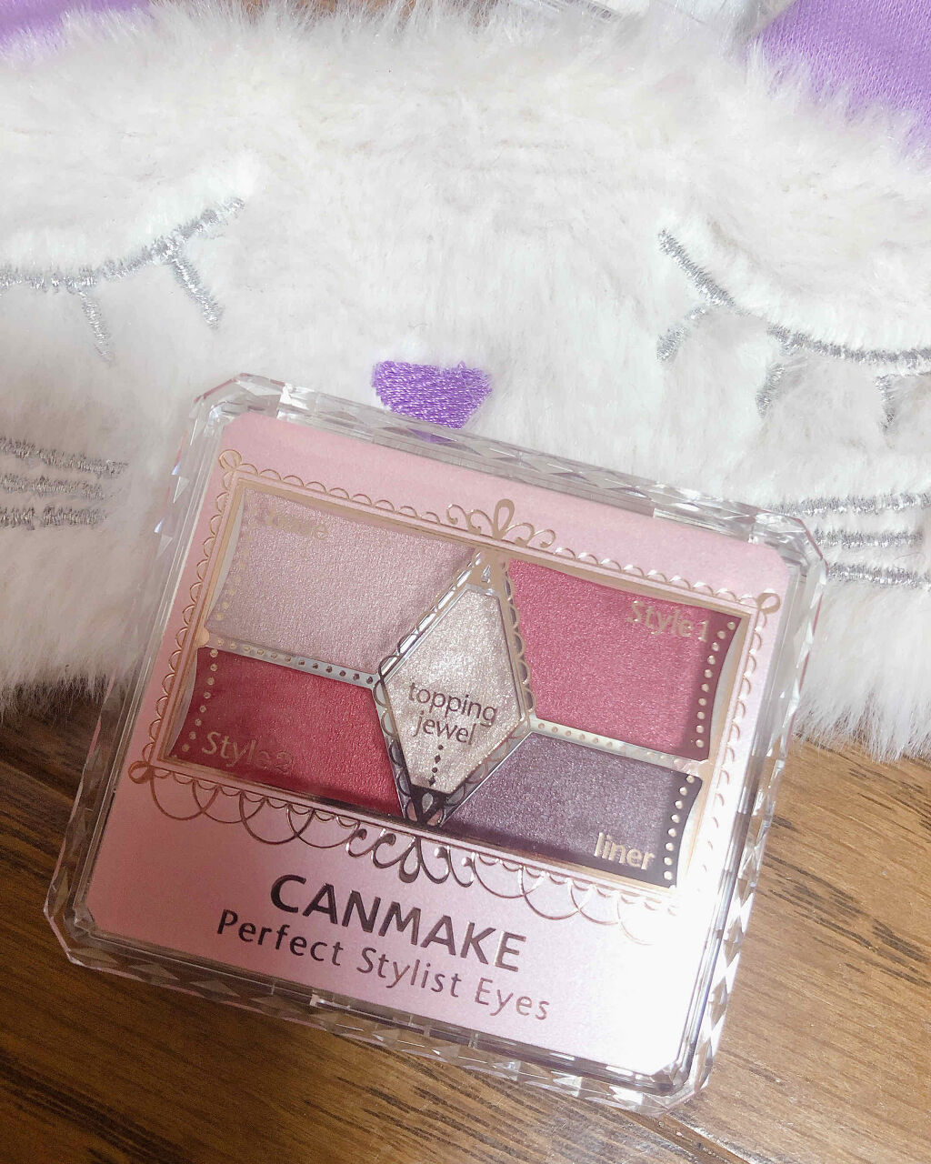 

プチプラ界の王道と言ったら
やっぱりCANMAKE様ですよね♡♡


CANMAKEのアイシャドウは
可愛い色展開が多くて
お値段手ごろに買えるので
カラーメイク好きにしたらほんとに感謝🙏笑

けど、なぜか今までCANMAKEの
アイ