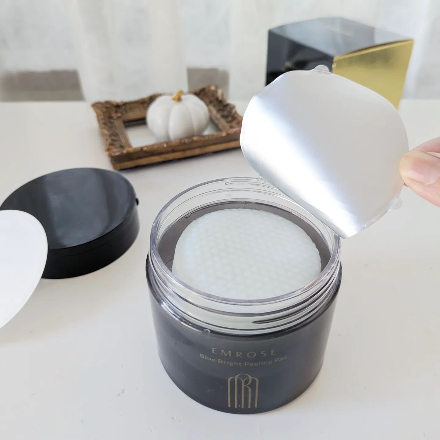 ブルーブライトピーリングパッド/EMROSÉ/トナーパッドを使ったクチコミ（3枚目）