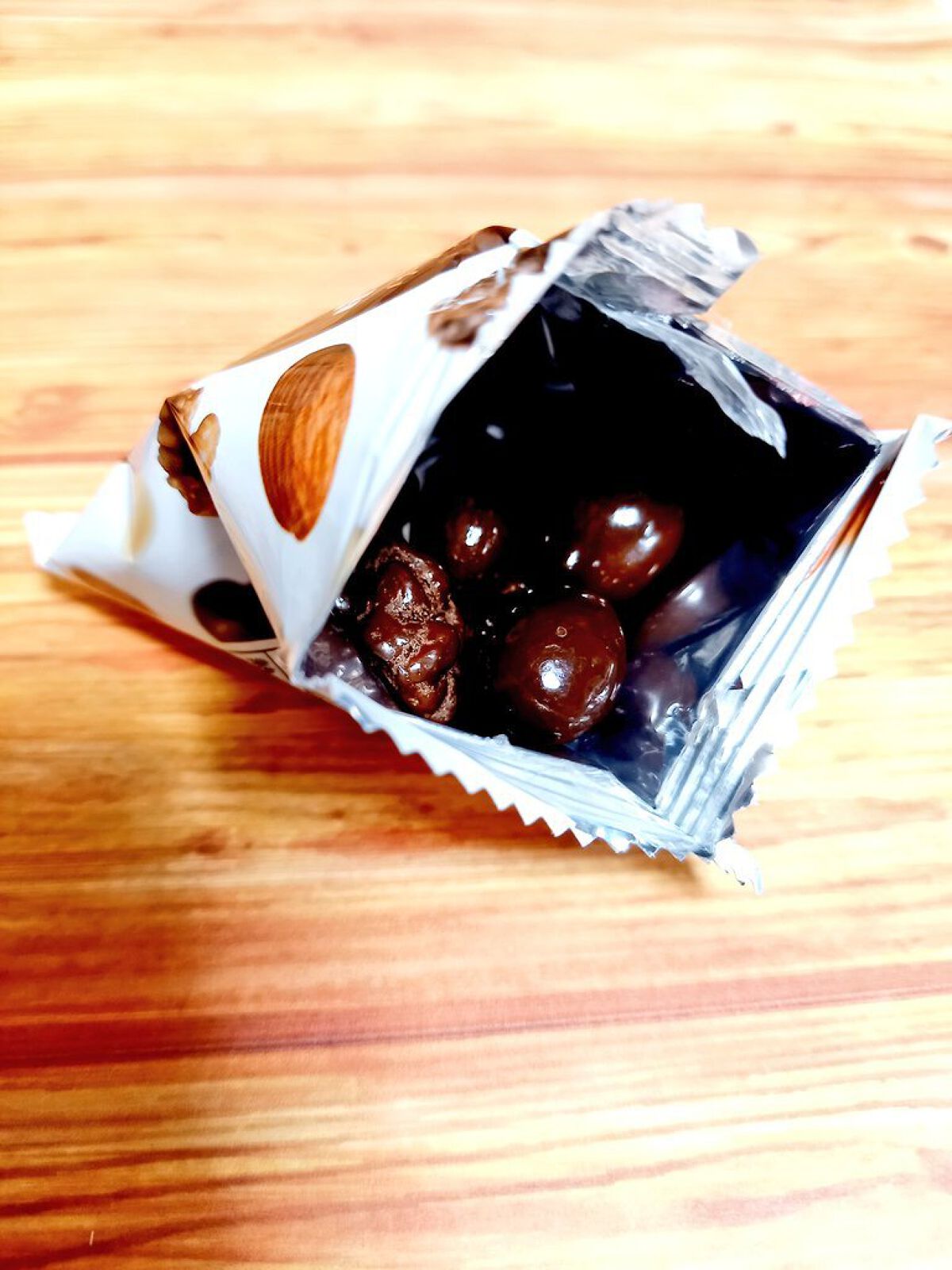 ロカボ　ナッツチョコ/でん六/低糖質食品を使ったクチコミ（3枚目）