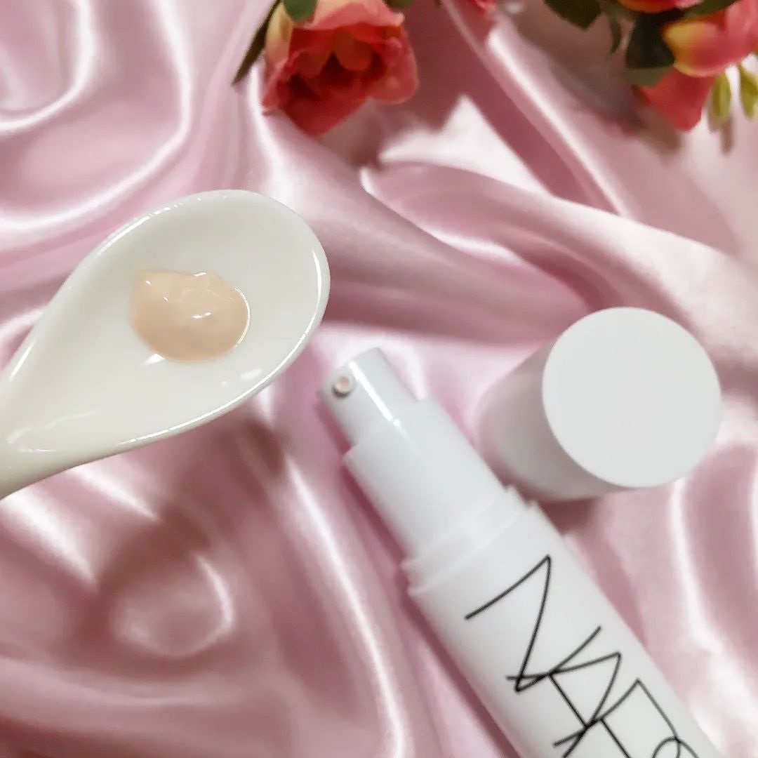 ライトリフレクティング　トーンアップヴェール/NARS/化粧下地を使ったクチコミ（2枚目）