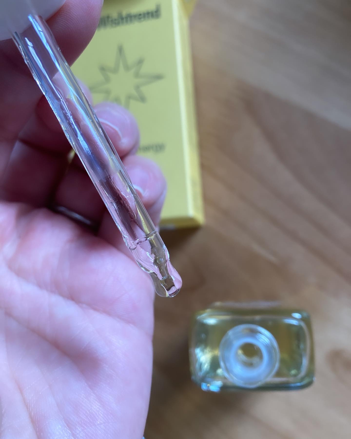 プロポリスエナジーカーミングアンプル/By Wishtrend/美容液を使ったクチコミ（2枚目）