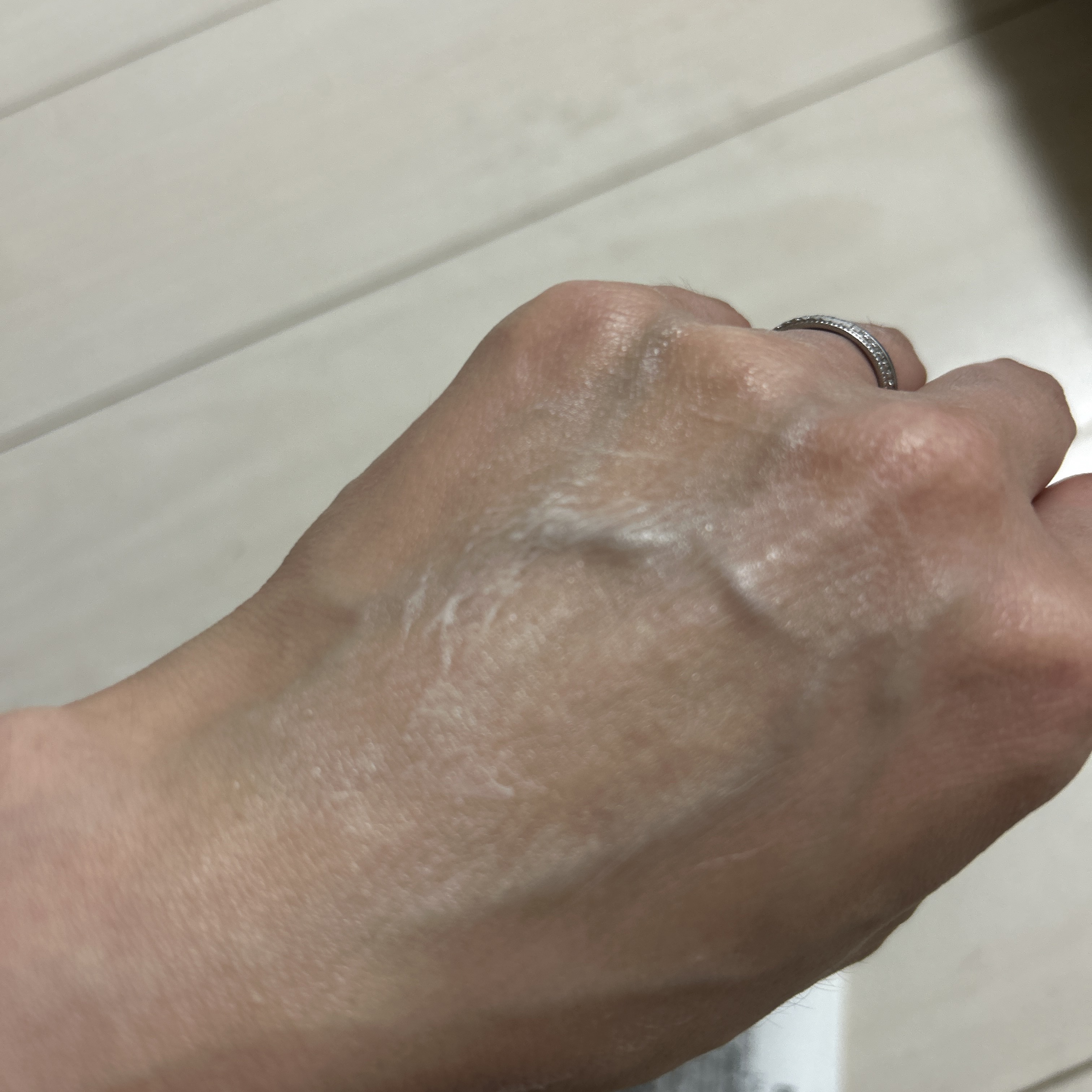 ノルウェーフォーミュラ インテンスリペア CICA ハンドクリーム/Neutrogena/ハンドクリームを使ったクチコミ（3枚目）