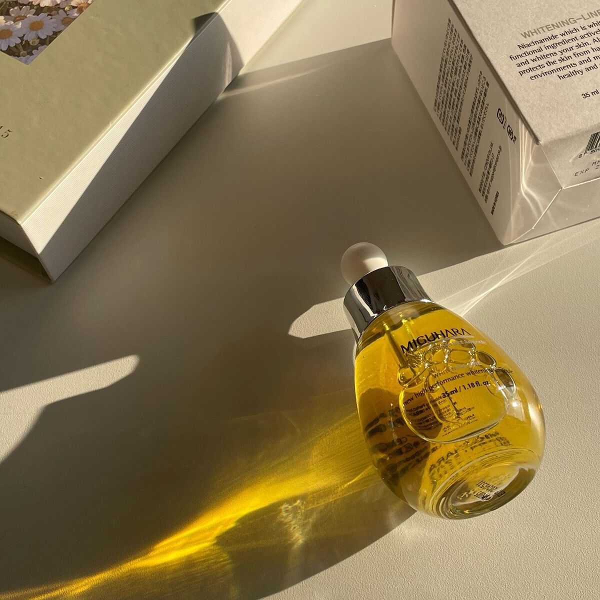 韓国で人気な美白といえばこれ🫶
【MIGUHARA】
📎ウルトラホワイトニングアンプル

プンバキ家族はみんな持ってるんじゃないかな？🥹

5種のペプチドとナイアシンアミドを配合してて
乾燥やくすみ、ハリ不足に効果が🤍

ベタつかな