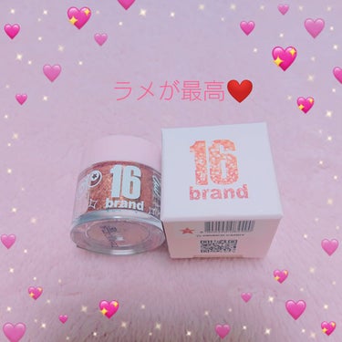 
お久しぶりです🙇

16CANDY PEARL POWDER
#10CRUNCH CANDY

400円という安さでつい買ってしまいましたが、
ラメ感最高🥺✨!!普段使いできそう🙆🏻

若干パッケージ