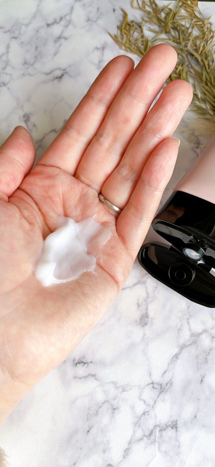 キューミースウィートボムホワイトクリーム/AGARISM/ボディクリームを使ったクチコミ(2枚目)