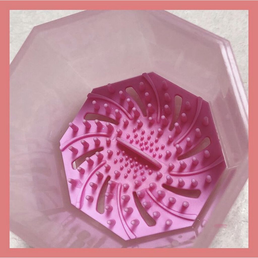 DAISO メイクブラシクリーナーのクチコミ「メイクブラシ 
きちんと洗っていますか？☺️

たぶん
🌸当たり前だよ〜！って方と
🌸実.....」（2枚目）