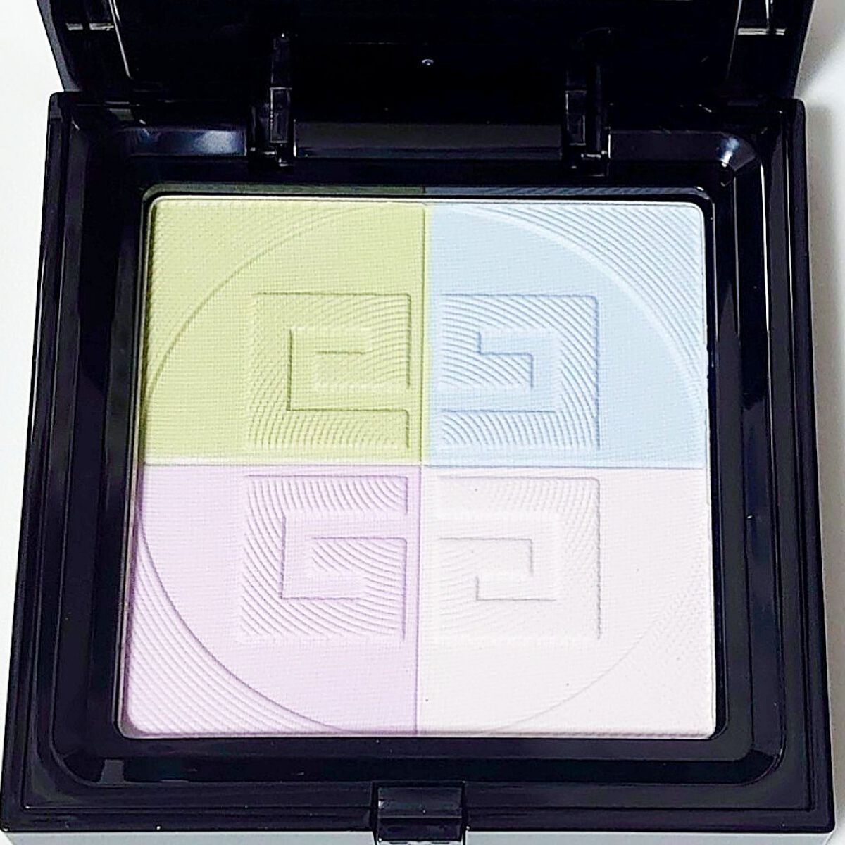 GIVENCHY プリズム・リーブル・プレストパウダー	のクチコミ「#GIVENCHY　#ジバンシィ

プリズム・リーブル・プレストパウダー　 No.1 パステル.....」（2枚目）