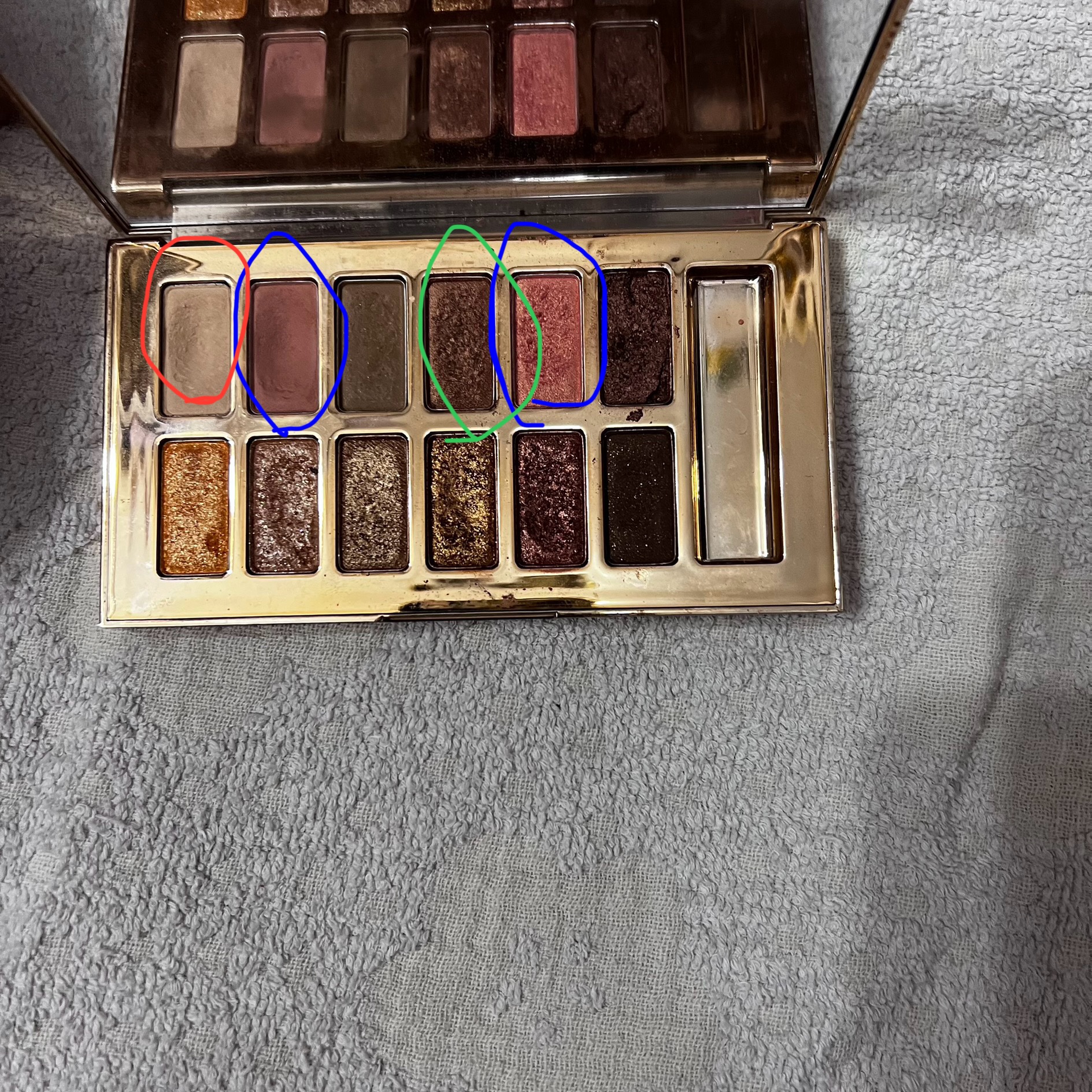 バレンタインボックス3ローズモーメント/VAVI MELLO/アイシャドウパレットを使ったクチコミ（3枚目）