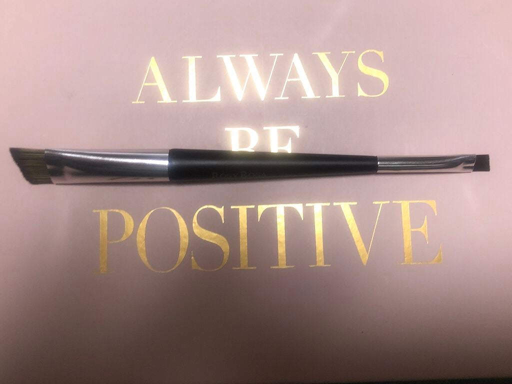 fantastic_make_an on LIPS 「RosyRosaの眉ブラシ描きやすいです硬さもちょうどいい。..」(1枚目)