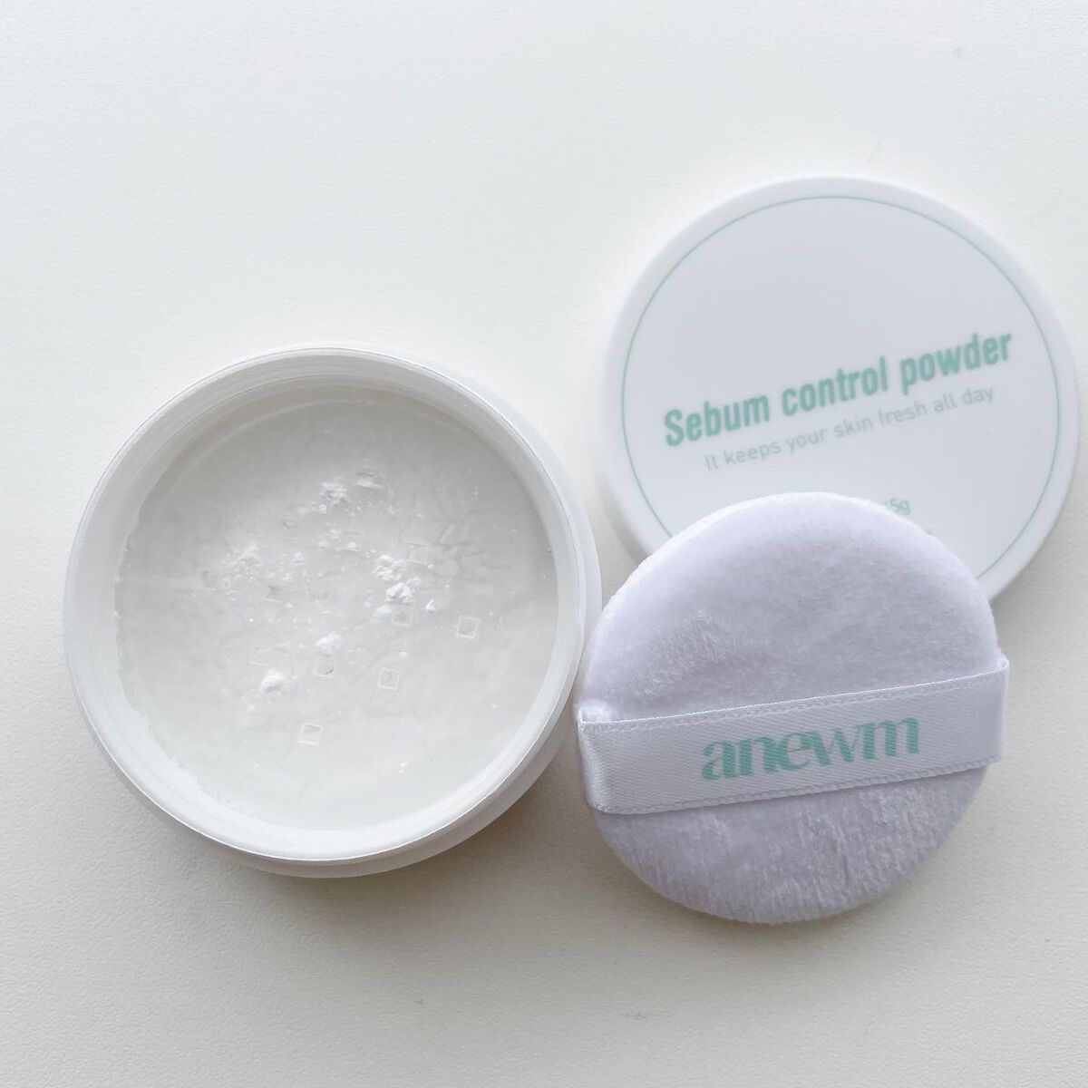 アニューム セバム コントロール パウダー/saat insight/ルースパウダーを使ったクチコミ(2枚目)