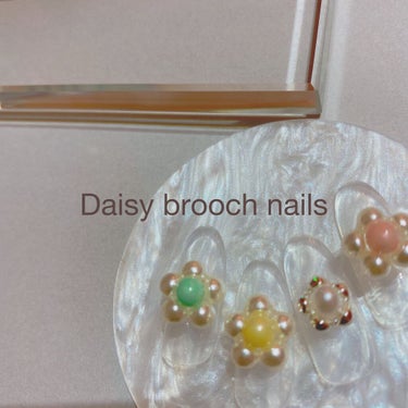 smilenaillaboratory on LIPS 「.🌼Daisybroochnails🌼originalnail..」（1枚目）