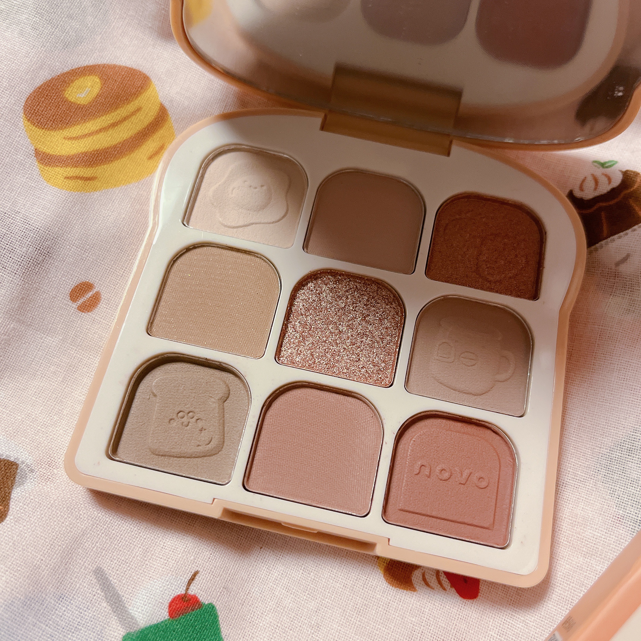 トーストアイシャドウ/NOVO/アイシャドウパレットを使ったクチコミ（2枚目）