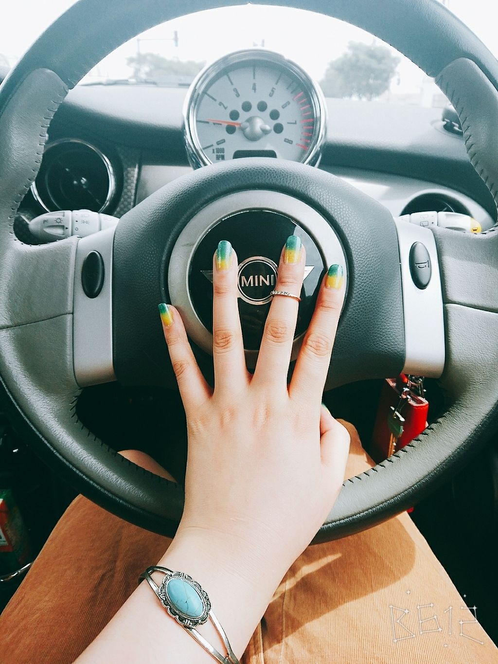 メタルカラーネイル/DAISO/マニキュアを使ったクチコミ(3枚目)