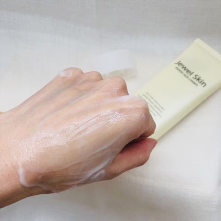 ジュエルスキン 薬用モイストリッチクリームのクチコミ「やや柔らかめのクリームで、香りがベルガモット!
アールグレイティーの香りでもあるベルガモットの.....」(3枚目)