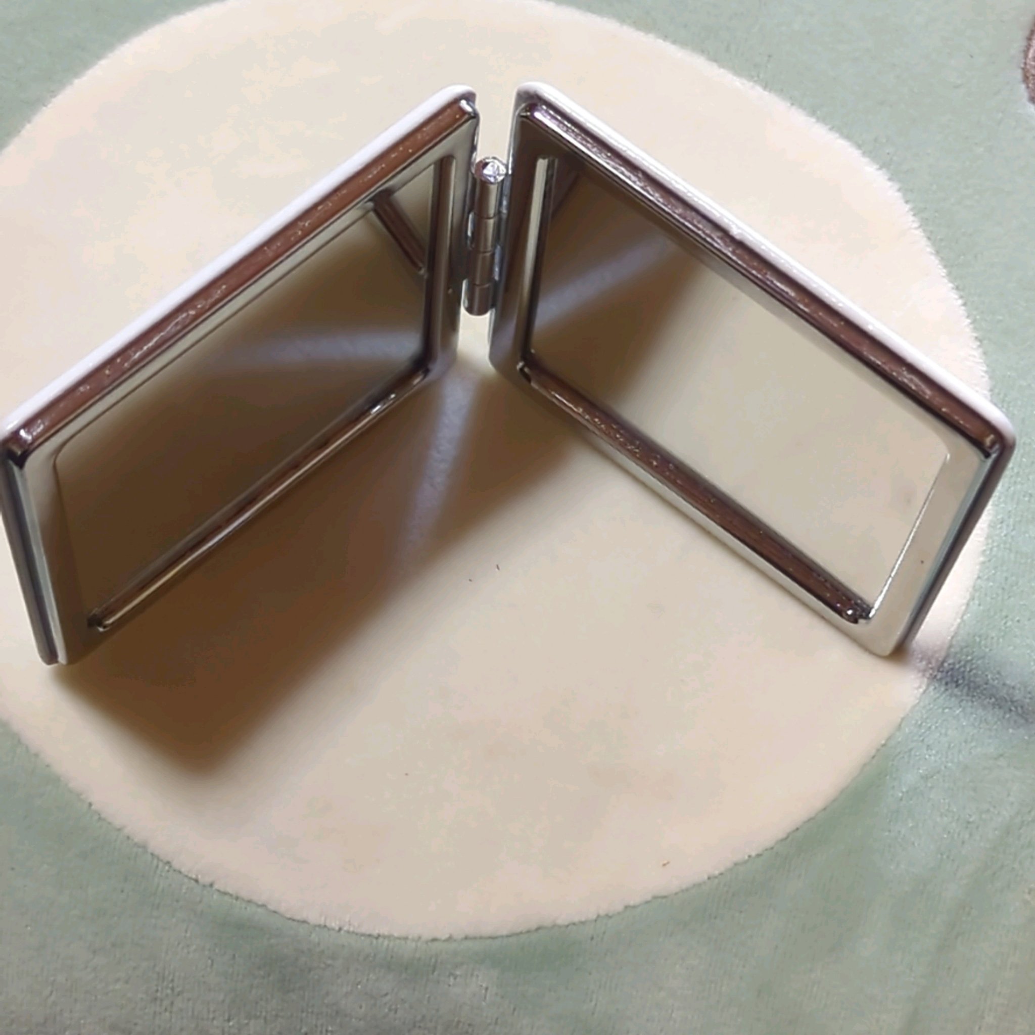 コンパクトミラー/DAISO/その他化粧小物を使ったクチコミ（2枚目）