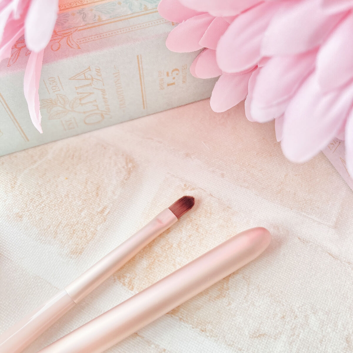 AC MAKEUP AC リップブラシのクチコミ「コスメじゃありませんが、外出先で娘の唇が乾燥して切れてしまい、
自分の手持ちリップがジャータイ.....」（2枚目）