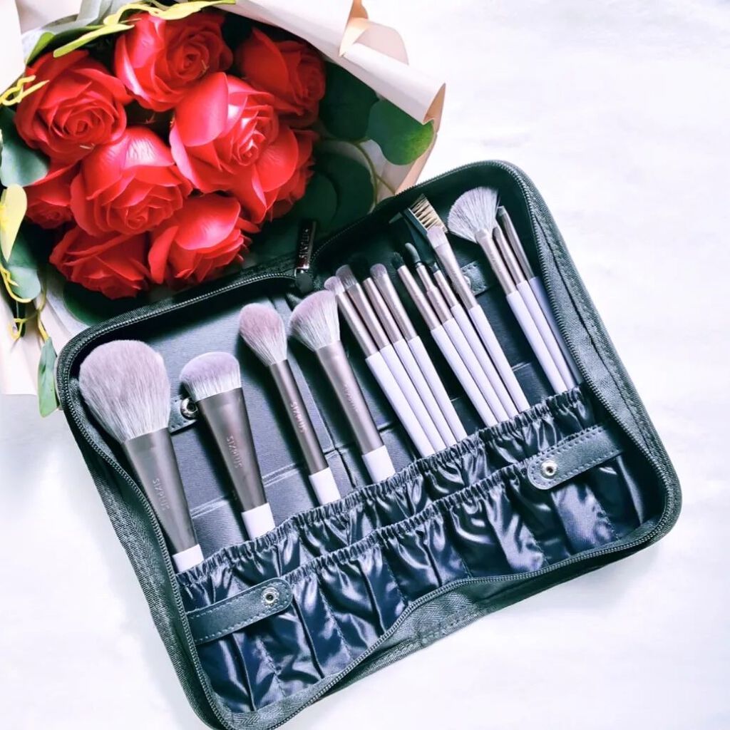 SIXPLUS SIXPLUS メイクブラシ15本セットのクチコミ「メイクの幅が広がる👀💖
＼SIXPLUS／の『ウィステリアメイクブラシ15本セット』試してみた.....」（2枚目）