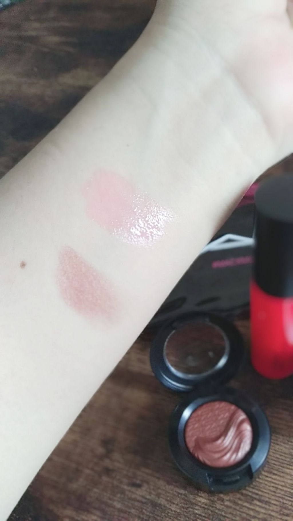 エクストラ ディメンション アイシャドウ/M・A・C/単色アイシャドウを使ったクチコミ（2枚目）