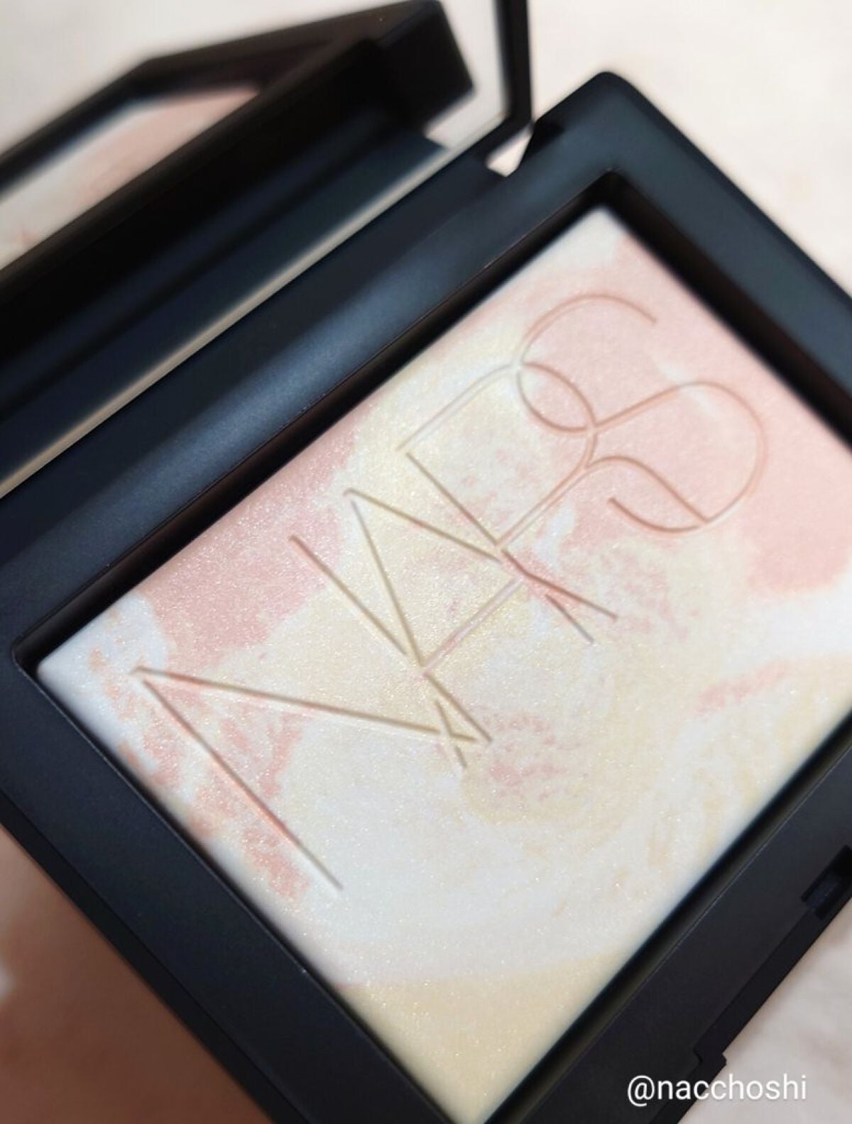 ライトリフレクティング プリズマティックパウダー/NARS/プレストパウダーを使ったクチコミ(3枚目)