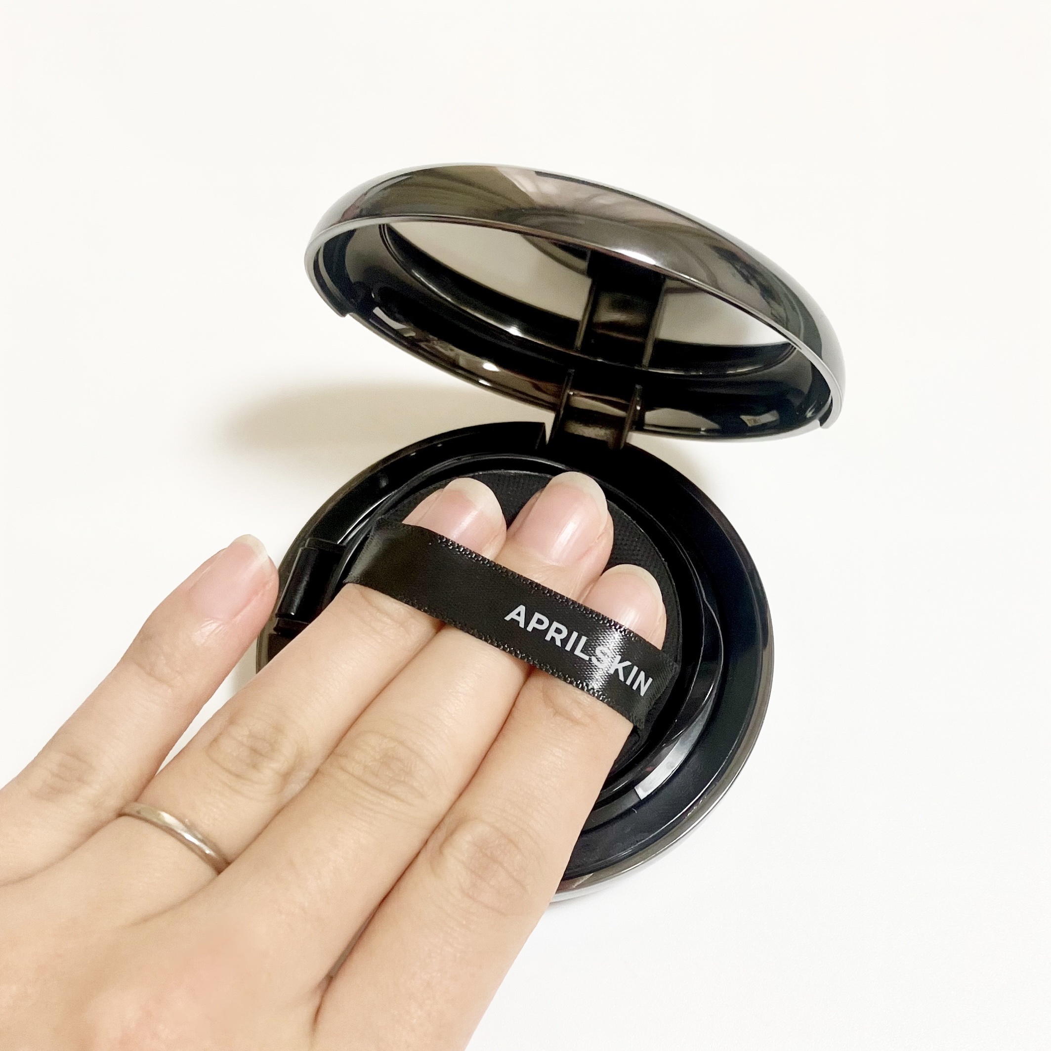 ハイパーカバーフィットクッション  グラファイト/APRILSKIN/クッションファンデーションを使ったクチコミ（2枚目）