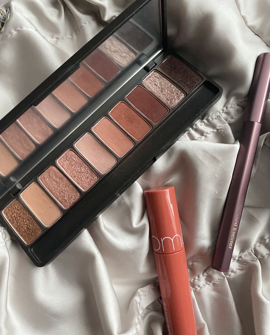 ジューシーラスティングティント/rom&nd/リップティントを使ったクチコミ（2枚目）