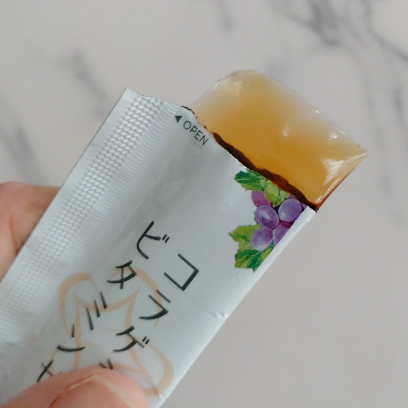 コラゲネイド ビタミンゼリー グレープ味/新田ゼラチンダイレクト/ゼリー飲料を使ったクチコミ(4枚目)