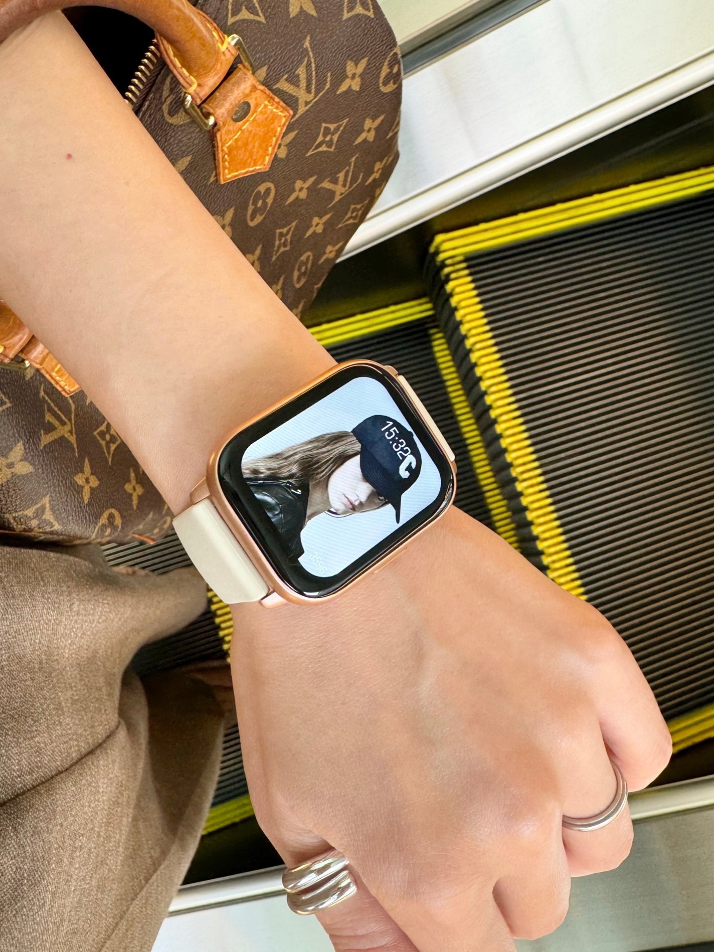 chia♥ on LIPS 「˗ˋお気に入りのスマートウォッチ⌚️♥️ˊ˗☪︎⋆星空ゴールド..」(2枚目)