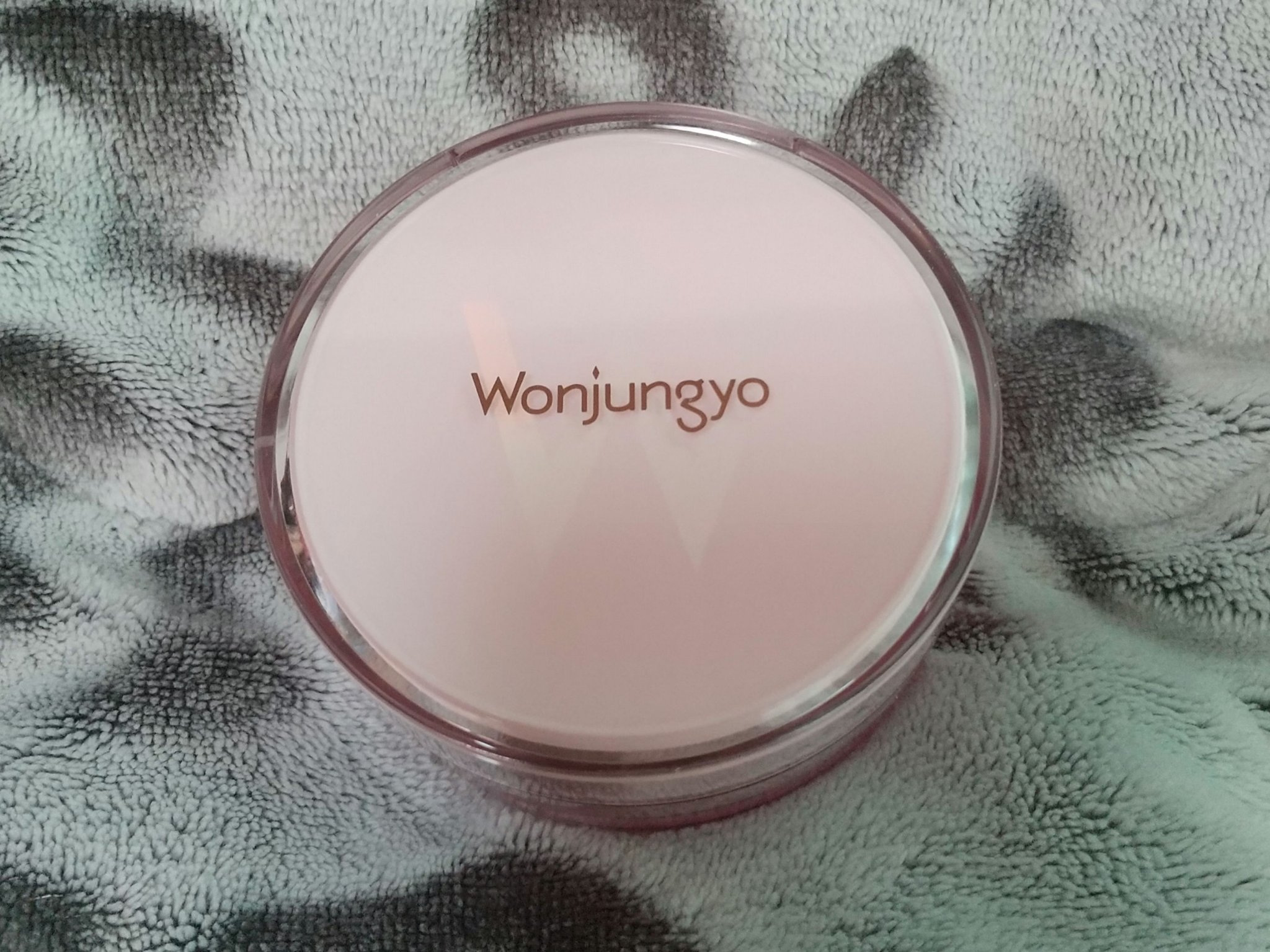 ウォンジョンヨ フィクシングブラーパウダー N 03 プレーンラベンダー/Wonjungyo/ルースパウダーを使ったクチコミ（3枚目）