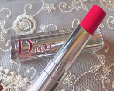 Diorのリップ
写真ではピンクに見えるけどオレンジなの🧡
めっちゃオレンジって感じじゃなくて赤オレンジみたいな感じで唇だけめっちゃ赤！って感じのメイクにならずナチュラルだけど唇も映えって感じに顔全体が