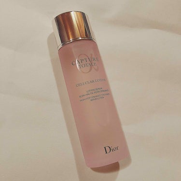 Dior カプチュール トータル セルラー ローションのクチコミ「
保湿力はかなり高い

手でつけるのであれば1回5滴あれば十分使えるので減りは遅め

顔に塗っ.....」（1枚目）