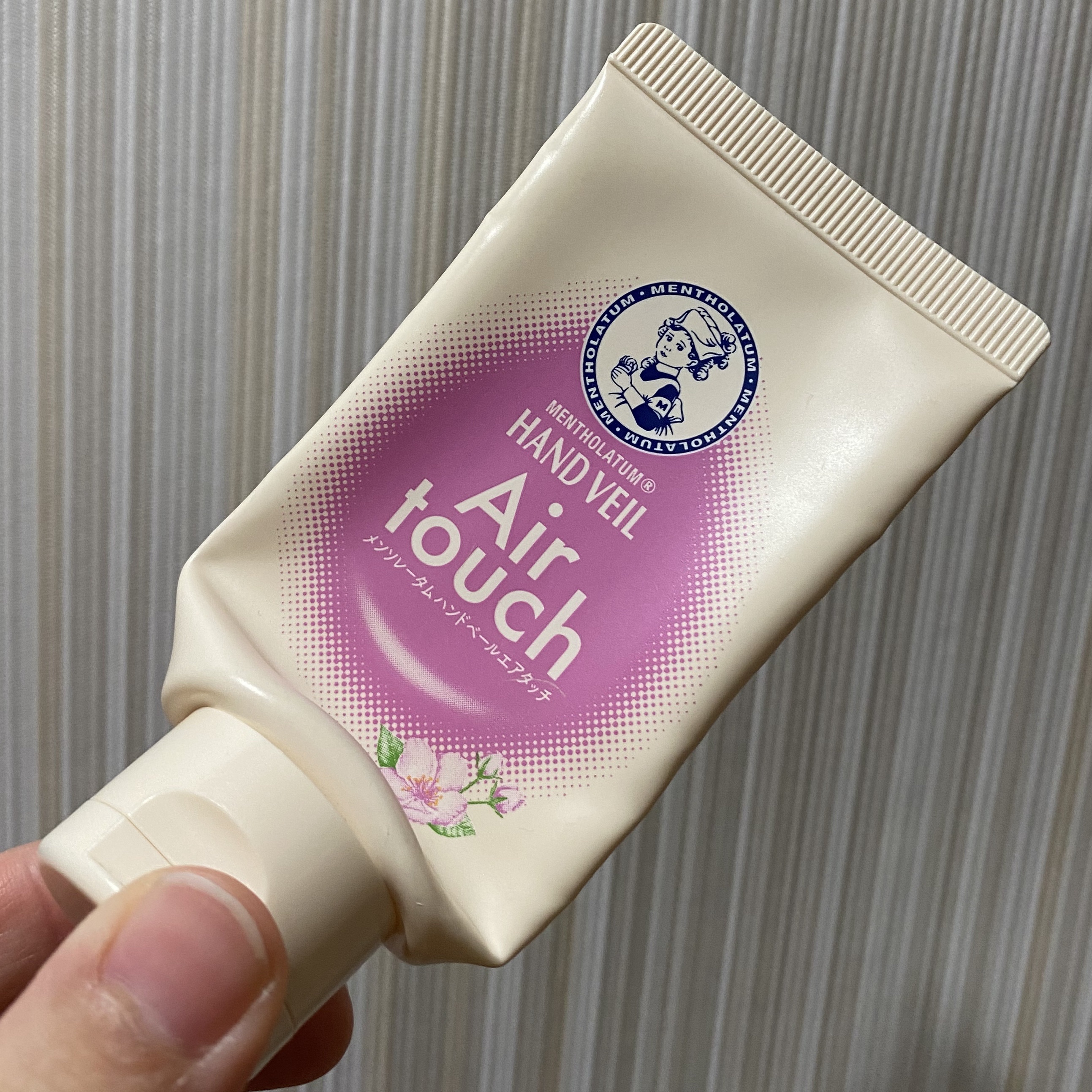 ハンドベールエアタッチ レモンフラワーの香り/メンソレータム/ハンドクリームを使ったクチコミ（2枚目）
