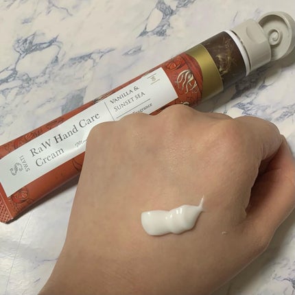 RaW Hand Care Cream(Vanilla & Sunset sea)/SWATi MARBLe/ハンドクリームを使ったクチコミ(2枚目)
