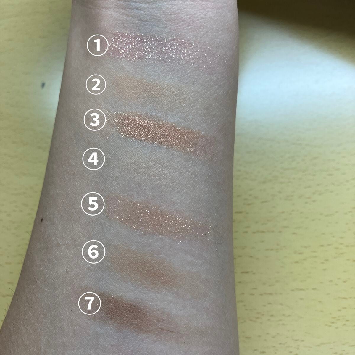 にこちゃん☺︎ on LIPS 「手に着けたらあまり発色良くないのかなって思ったけど、目に着けて..」(3枚目)