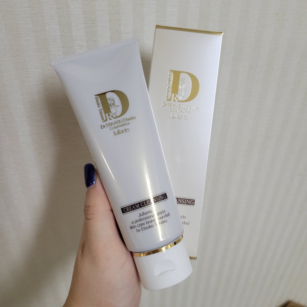 Jullants クリームクレンジング

パラドゥのクリームクレンジングをよく使ってたんですが大容量のが無くなったので他も使ってみたくてこちらを買ってみました。

使用方法にある量で顔の大きい私でもしっかり塗れました。
メイクも落とし残しは