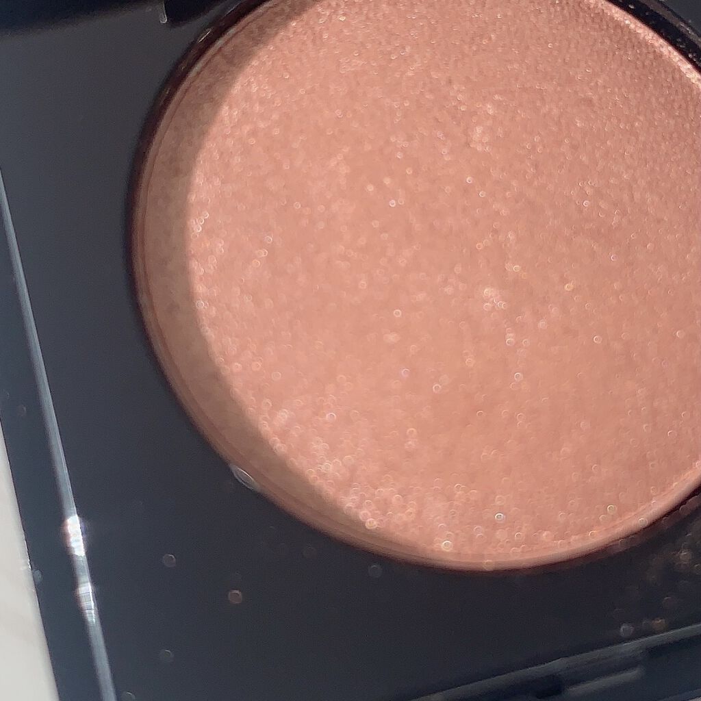 シークインクラッシュ 6 コンフィデント ヌード/YVES SAINT LAURENT BEAUTE/単色アイシャドウを使ったクチコミ（3枚目）