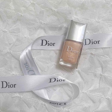 Dior (ディオール) 
ディオール ヴェルニ 〈ネイル エナメル〉
332 SOLAR

伊勢丹新宿店限定のカラー。
パール感のある、柔らかなオレンジ色🍊