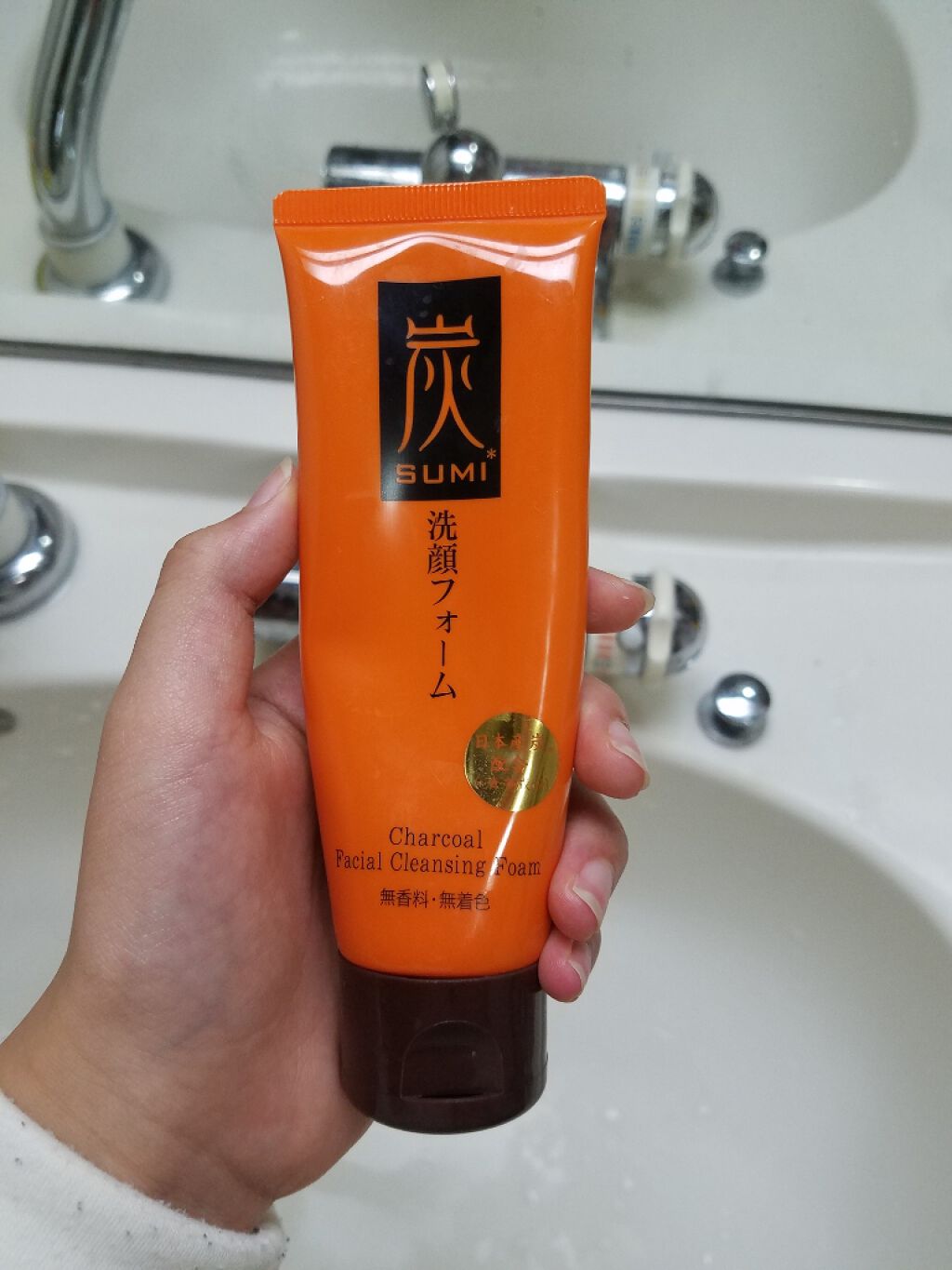 ユウ中1 on LIPS 「色は灰色だけど、泡立てると白くなります。匂いはなく、とても使い..」(1枚目)