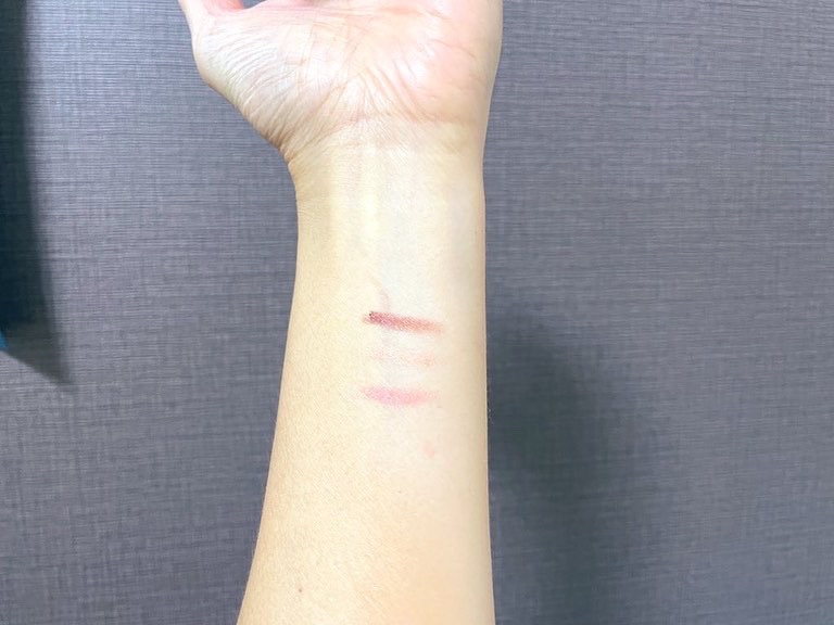 ジョイココ エアリーアイシャドウ 04 プラムボルドー/Joy.coco(ジョイココ)/単色アイシャドウを使ったクチコミ（2枚目）