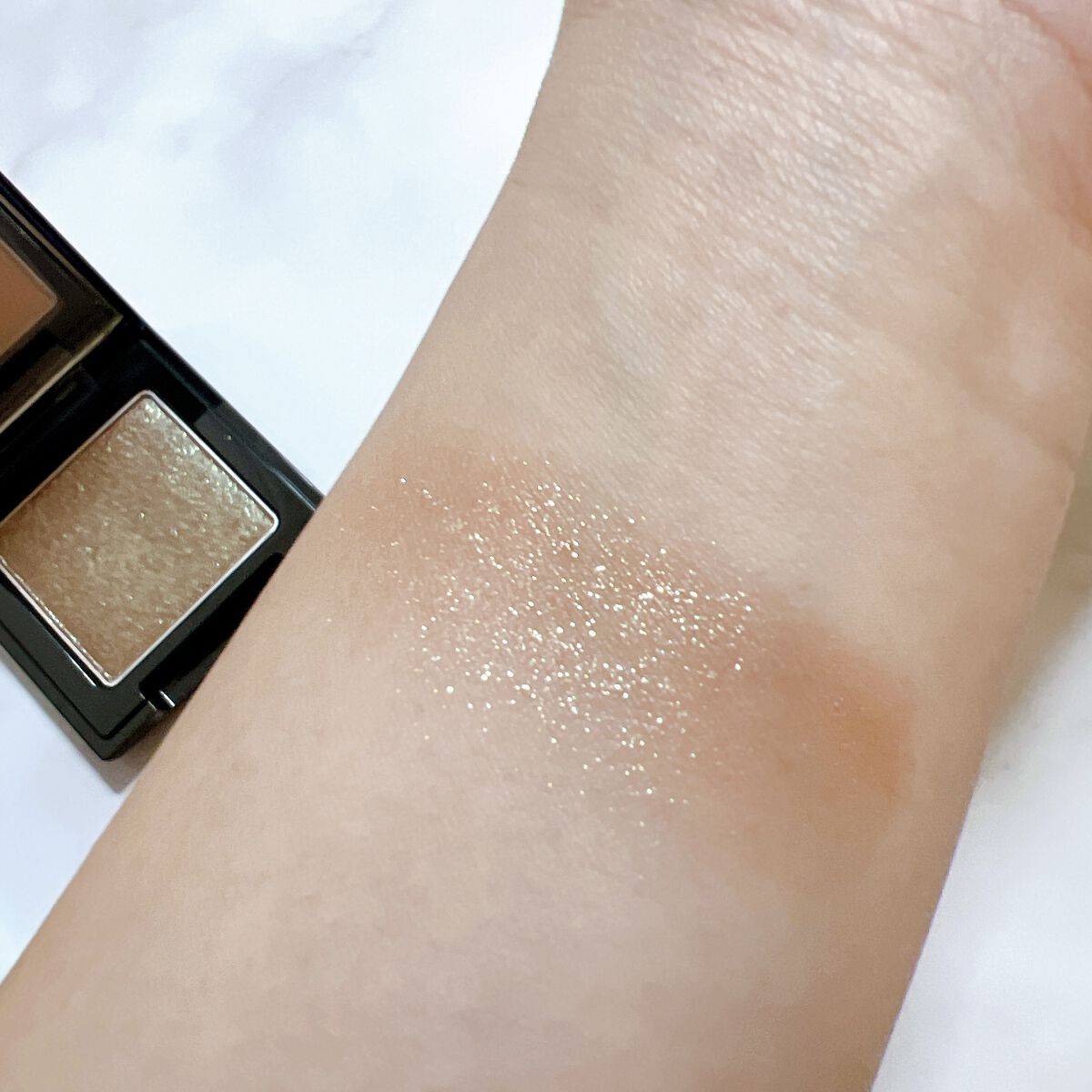 ラズル アイカラー/エレガンス ラズル /単色アイシャドウを使ったクチコミ（3枚目）