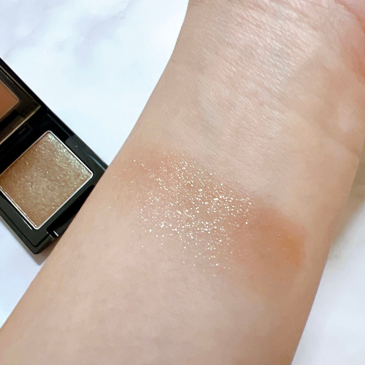 ラズル アイカラー/エレガンス ラズル /単色アイシャドウを使ったクチコミ(3枚目)