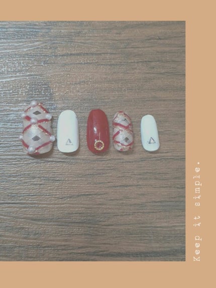 NENE on LIPS 「こんにちは!今回は秋冬ネイルしてみました🍁❄️ダイソーで揃う、..」(3枚目)