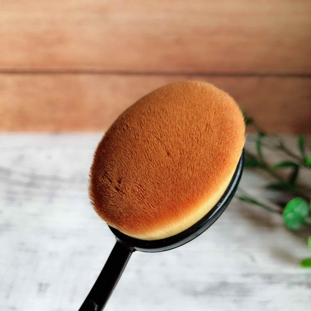 春姫ファンデーションブラシ(オーバル型)/DAISO/メイクブラシを使ったクチコミ（3枚目）